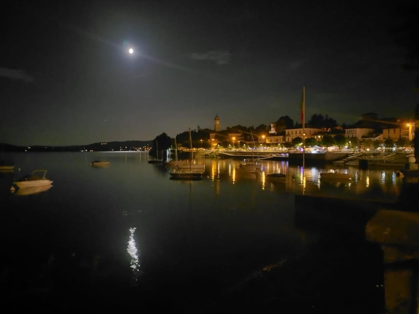 Casa Del Lago Maggiore Lesa Daire Dış mekan fotoğraf