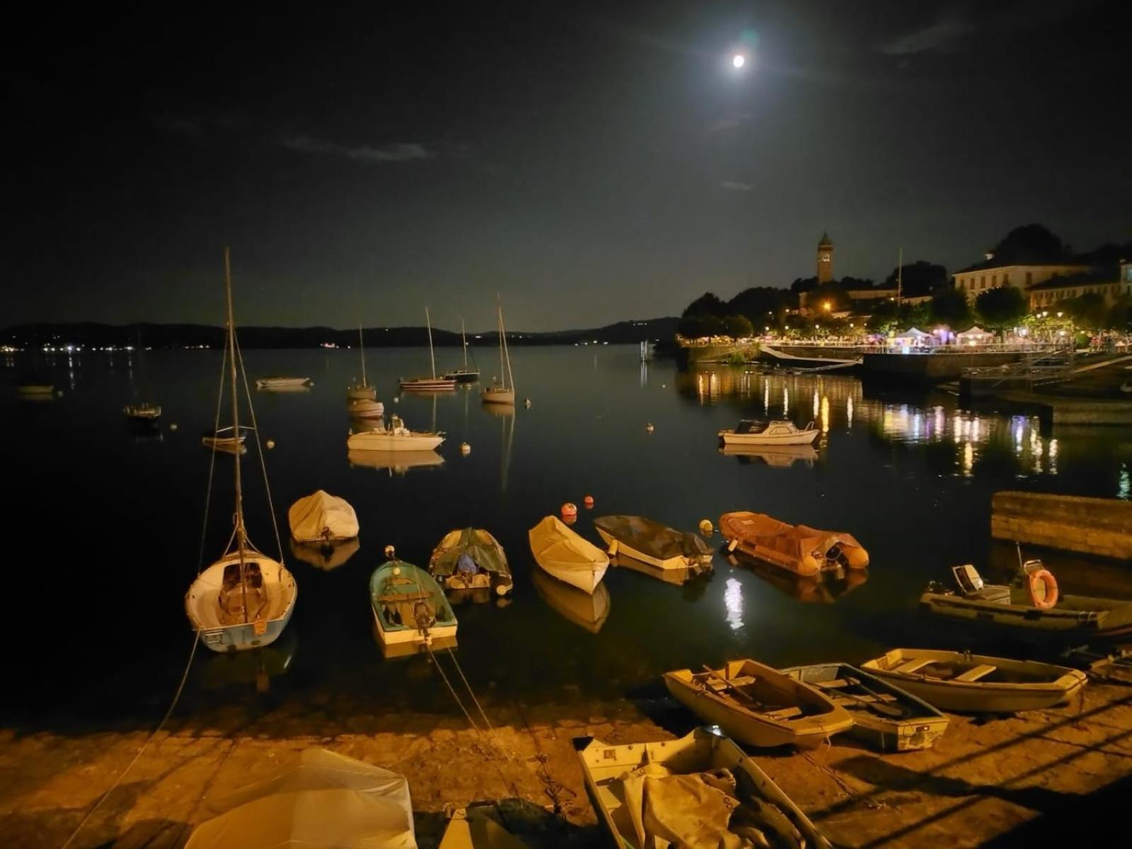 Casa Del Lago Maggiore Lesa Daire Dış mekan fotoğraf